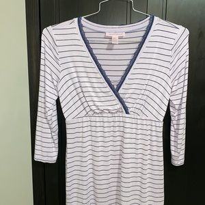 A Pea in the pod Nursing Top